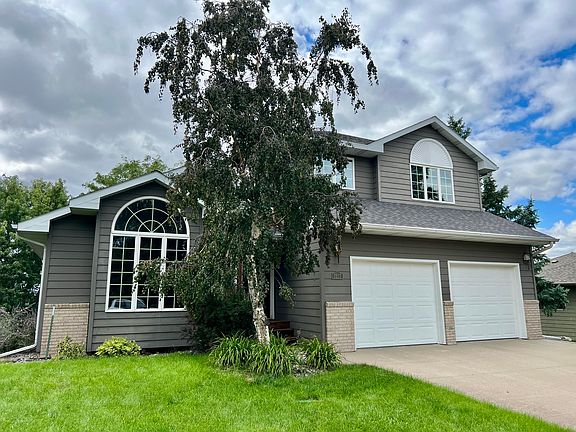3rd image of 1217 Hilgers Dr