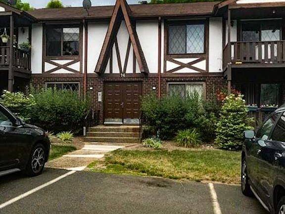 3rd image of 4 Buckingham Ct