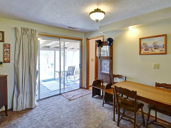 3rd image of 168 Rock Cres