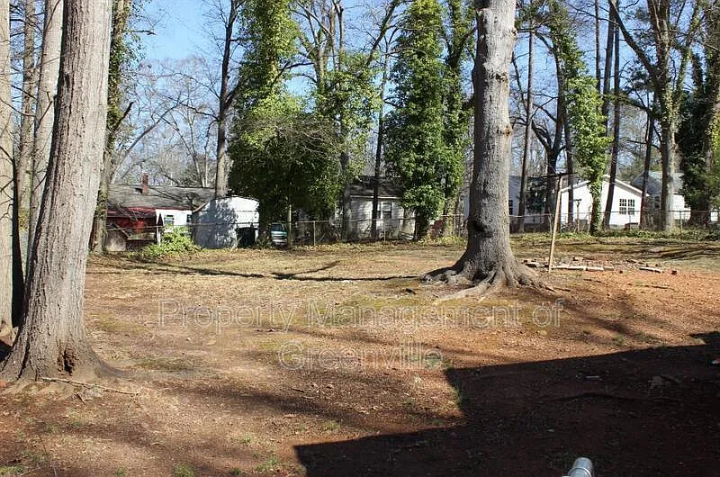 3 bed, 1.0 bath, $1,395 — Photo 2