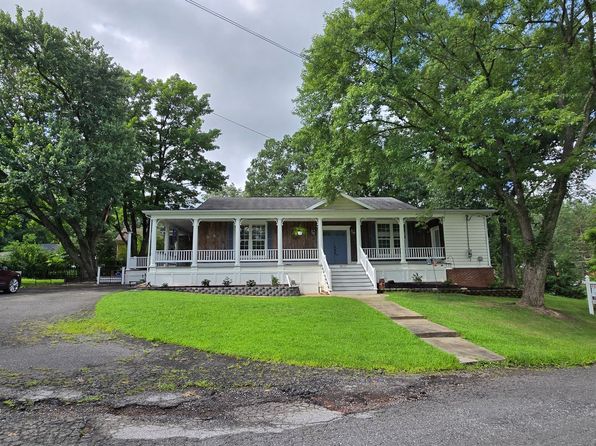 8513 Thomas Dr