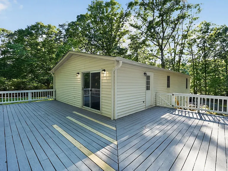4225 Robinson Rd — Photo 33