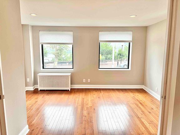 4th image of 6305 Kennedy Blvd E APT A8