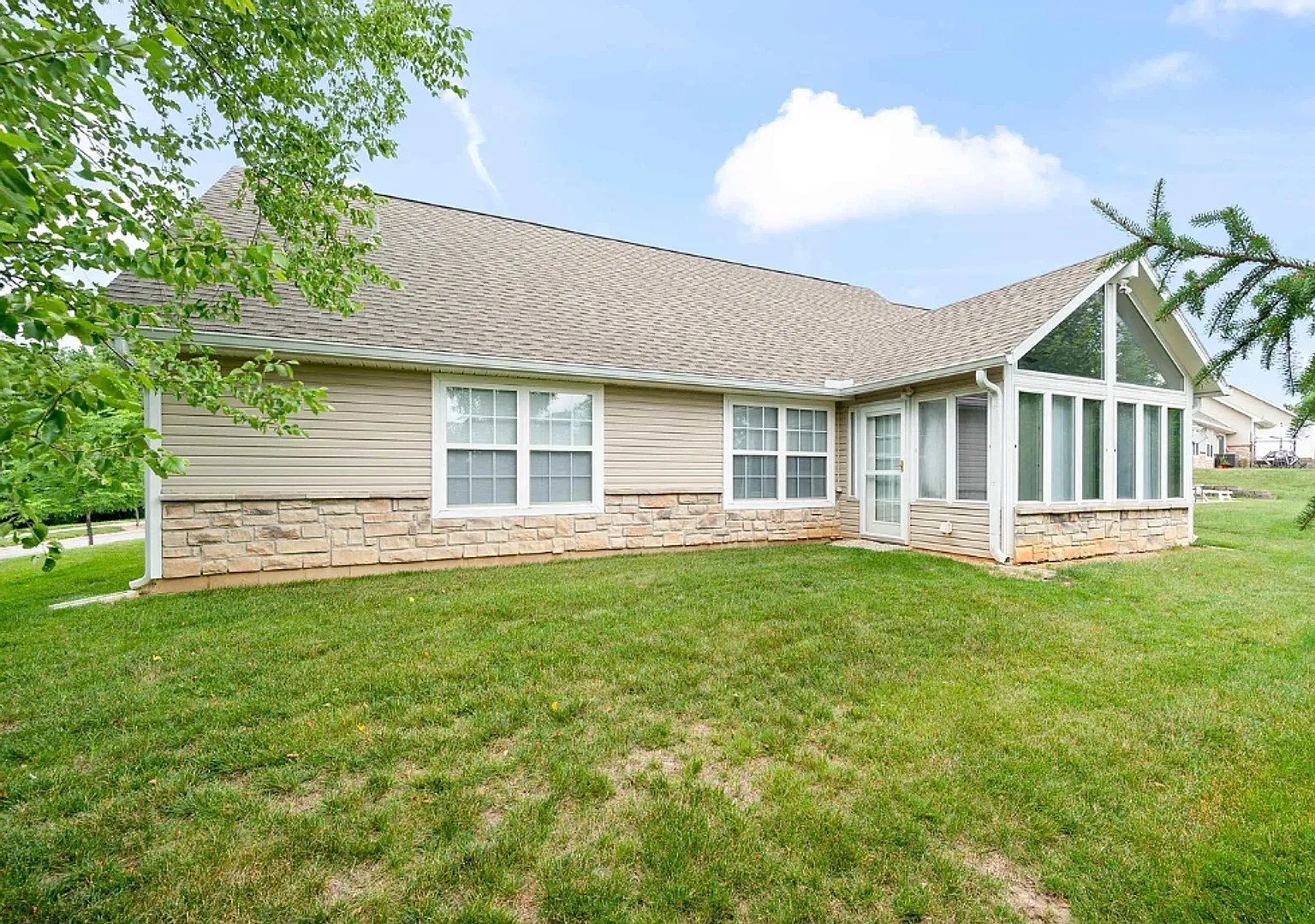 Arbor Ridge: 3 Bedroom, 2 Bath - Available Now! — Photo 4