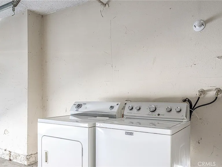 1650 S Campus Ave #17 — Photo 13