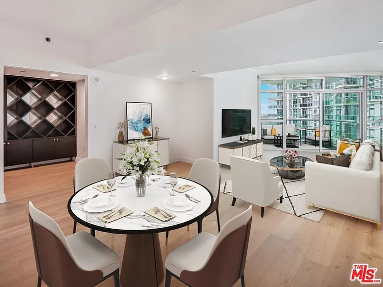 13650 Marina Pointe Dr #905 — Photo 2