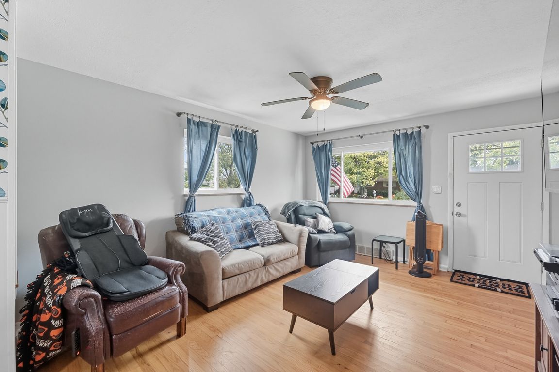 next background image