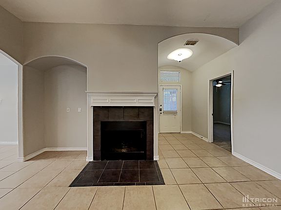 3rd image of 230 Lakeside Dr