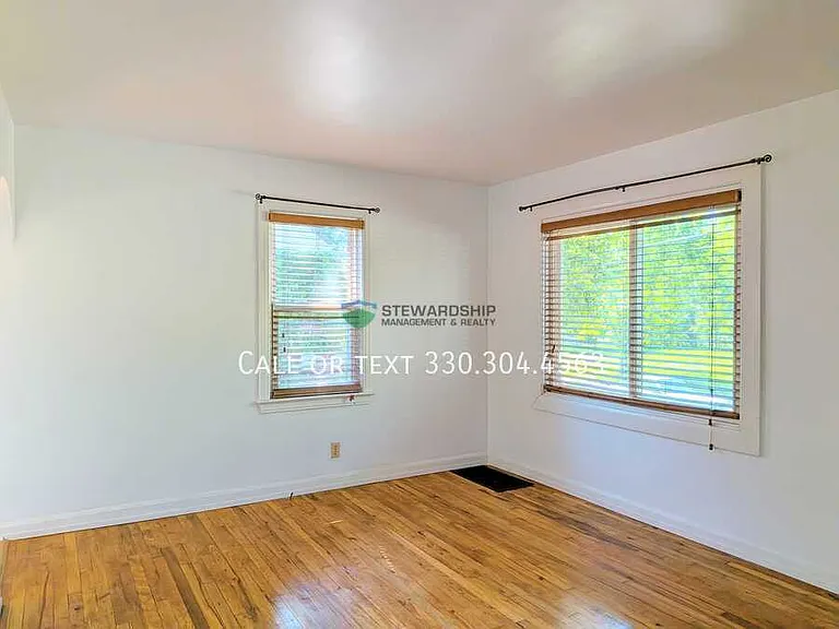1512 Forest Ave SE — Photo 11