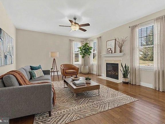 5th image of 617 Dorset St