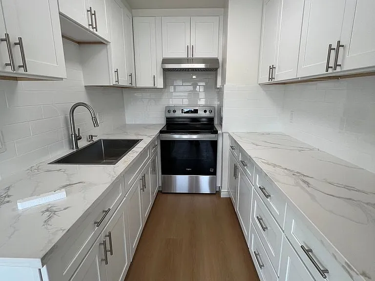 200 S Mariposa Ave — Photo 4