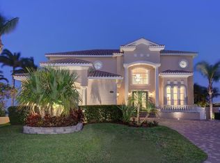 97 Harbor Dr, Belleair Beach, FL 33786