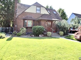 32 W Amsterdam Ave, Fair Lawn, NJ 07410