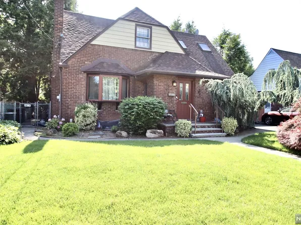 32 W Amsterdam Ave, Fair Lawn, NJ 07410