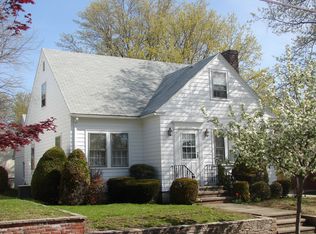 67 Metropolitan Rd, Providence, RI 02909