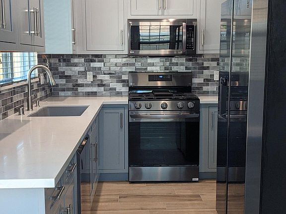 5th image of 10723 Erwin St