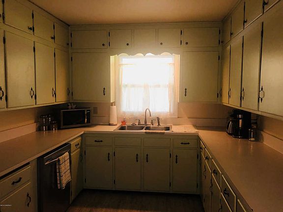 5th image of 4903 Rainbow Dr