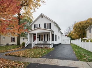 24 W Elizabeth St, Skaneateles, NY 13152