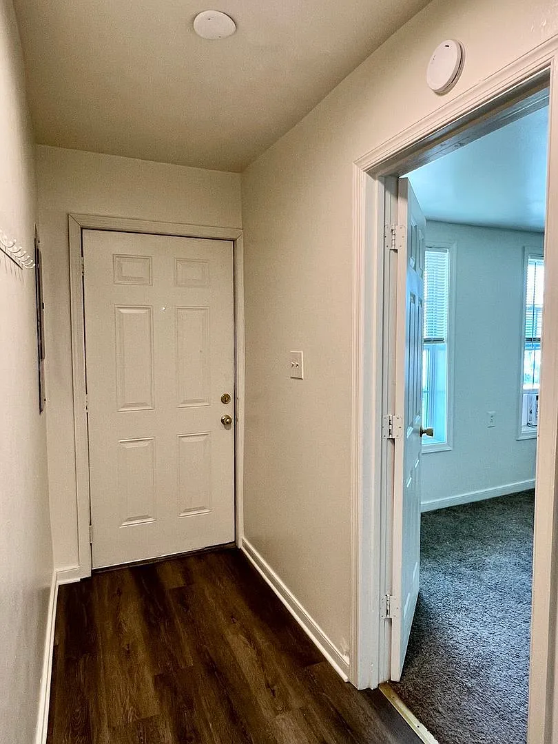 2 bed, 1.0 bath, 927 sqft, $1,525 — Photo 4