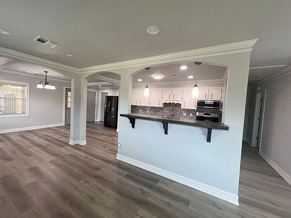 2nd image of 2519 Douglas Dr
