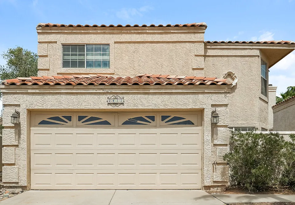 3422 E Woodland Dr