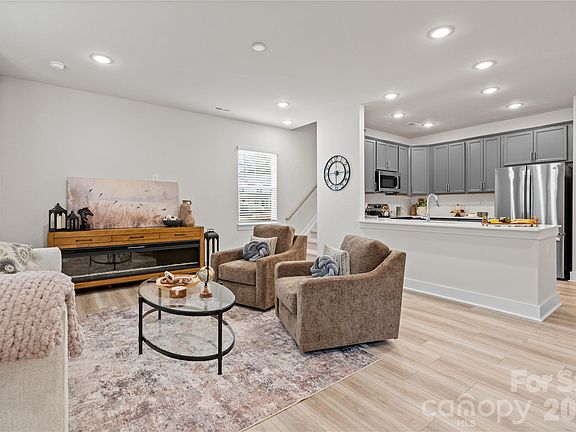 4th image of 473 Etna St #5601