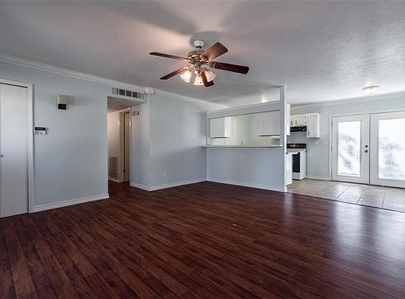 4th image of 7024 Wildbriar Ct E