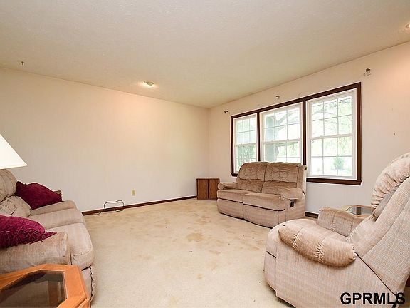 3rd image of 15006 Dewey Ave