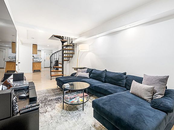 4th image of 41 Claver Pl
