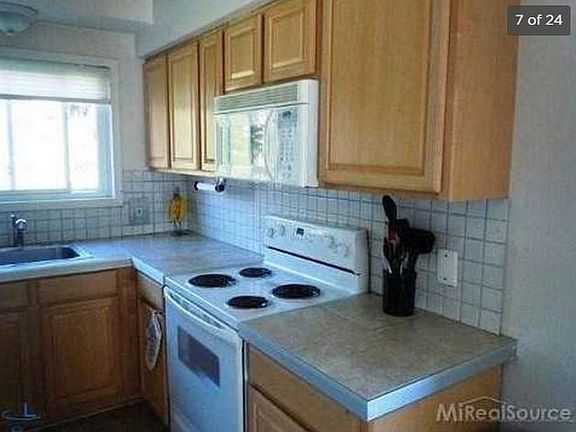 5th image of 22721 Raymond Ct