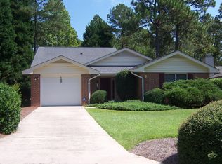 100 Robin Ln, Pinehurst, NC 28374