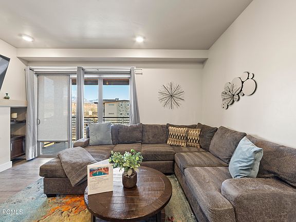 3rd image of 2331 Mesa Rd #D-12