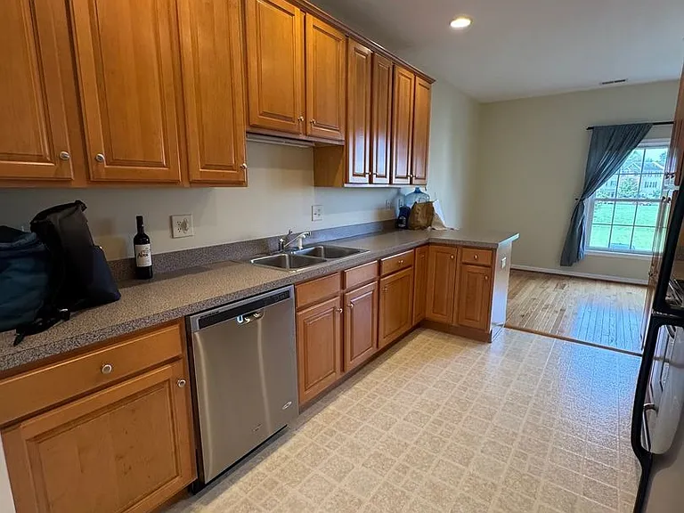 3046 Crystal Spring Ln — Photo 6