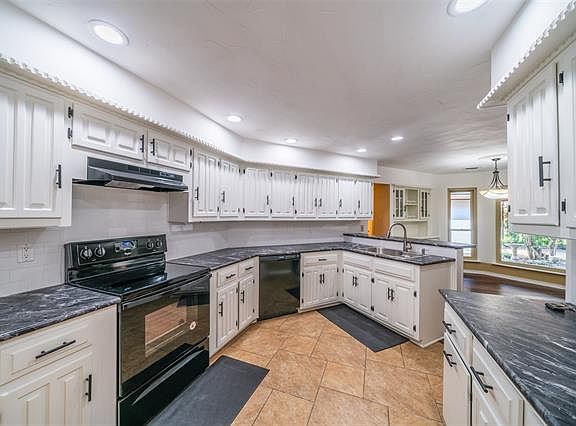 2nd image of 919 W Center St
