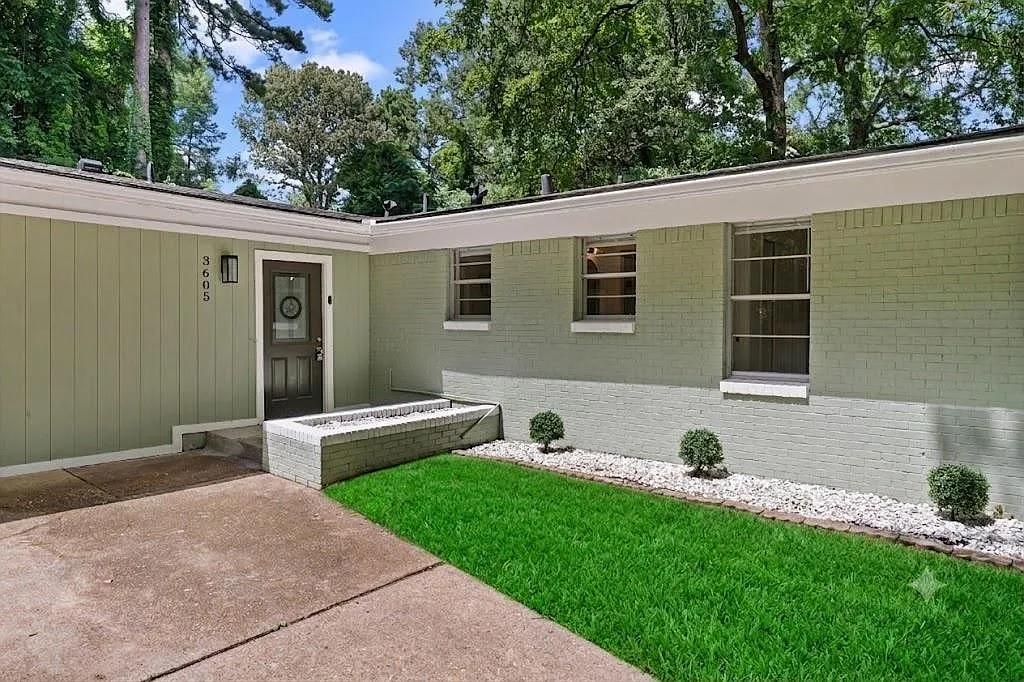 4 bed, 2.0 bath, 1464 sqft, $2,495 — Photo 3