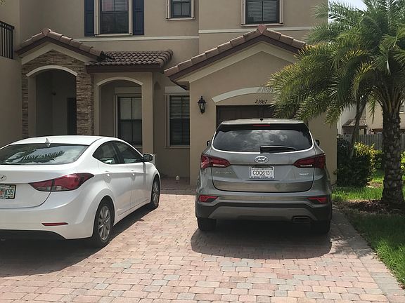 LARGE Driveway fits 4 cars!!