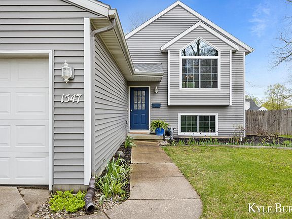 3rd image of 1547 Laurel Ave SE
