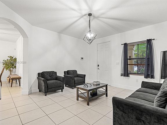 5th image of 149 SE 36th Pl