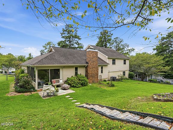 2nd image of 6831 Leslie Ln