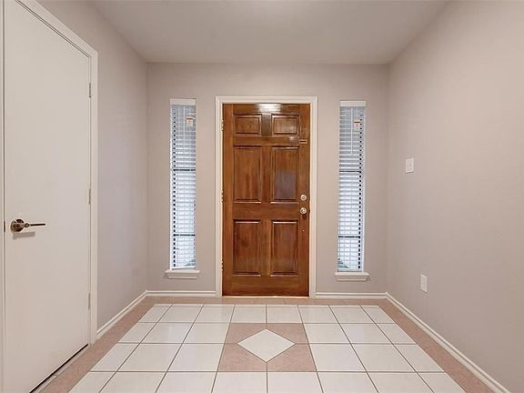 4th image of 17910 Autumn Hills Dr