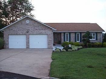 1st image of 121 Country Oaks Dr