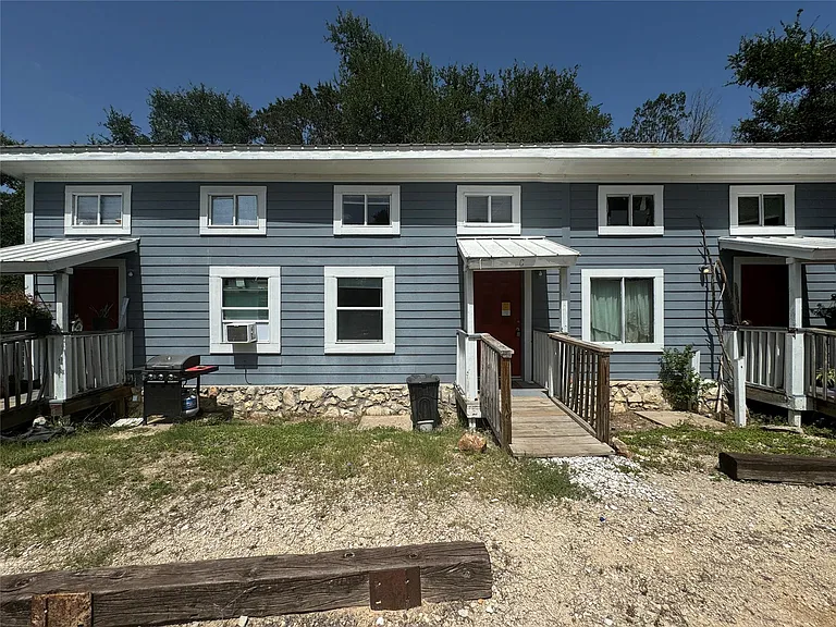 1108 W McCarty Ln #C — Photo 1