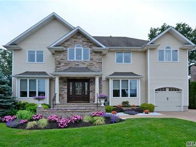 156 Haypath Rd, Old Bethpage, NY, 11804