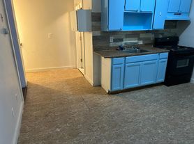 385 Brooks St, Bridgeport, CT