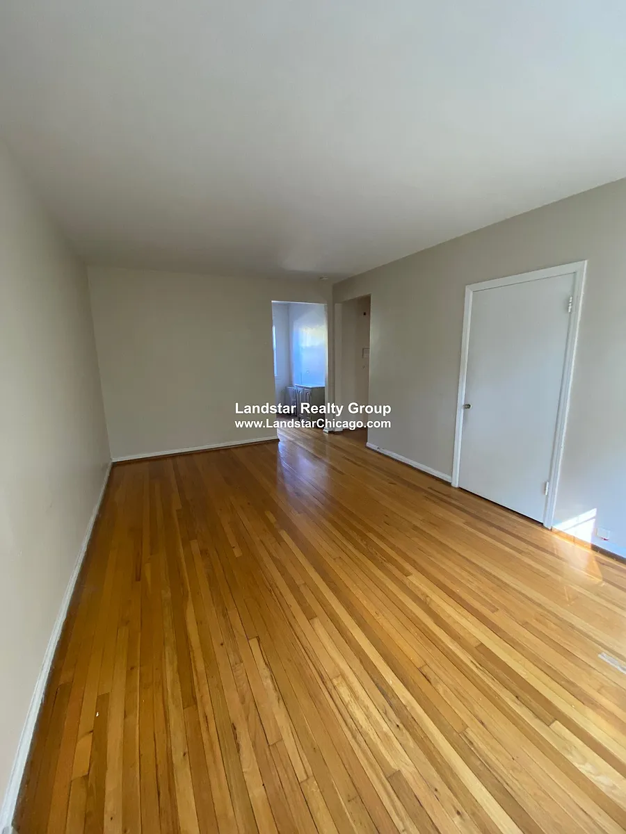 Building Photo - 1914 W Lunt Ave #3S