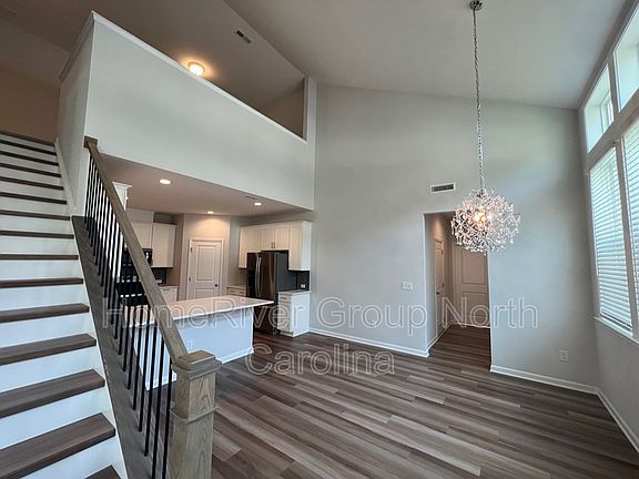 3rd image of 805 Talbot Pl