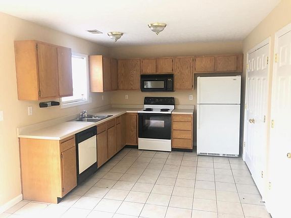 3rd image of 219 Elkchester Cir