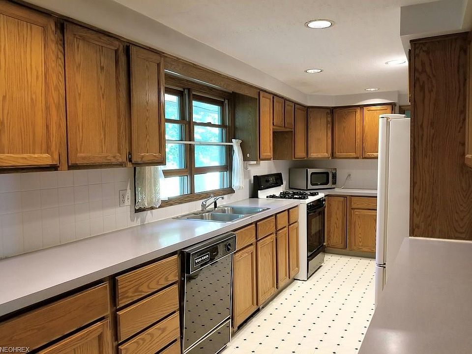 712 Renninger Rd, New Franklin, OH 44319 Zillow