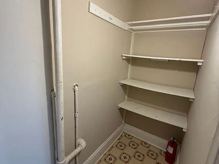 562 W Edmund Ave — Photo 6
