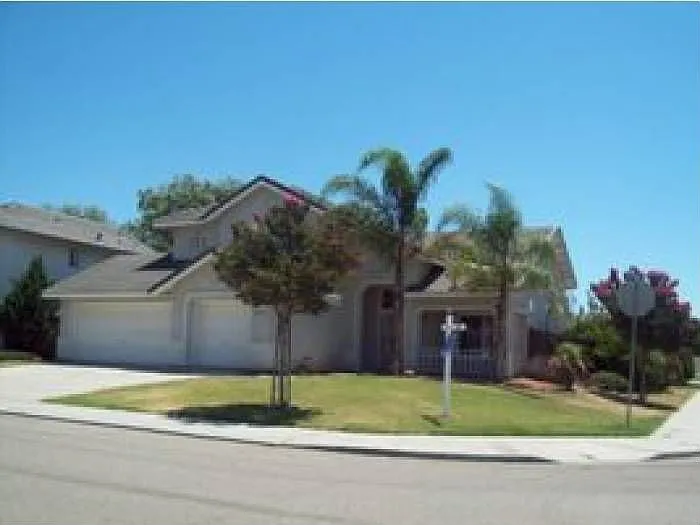 4616 Strawflower Ln photo 1